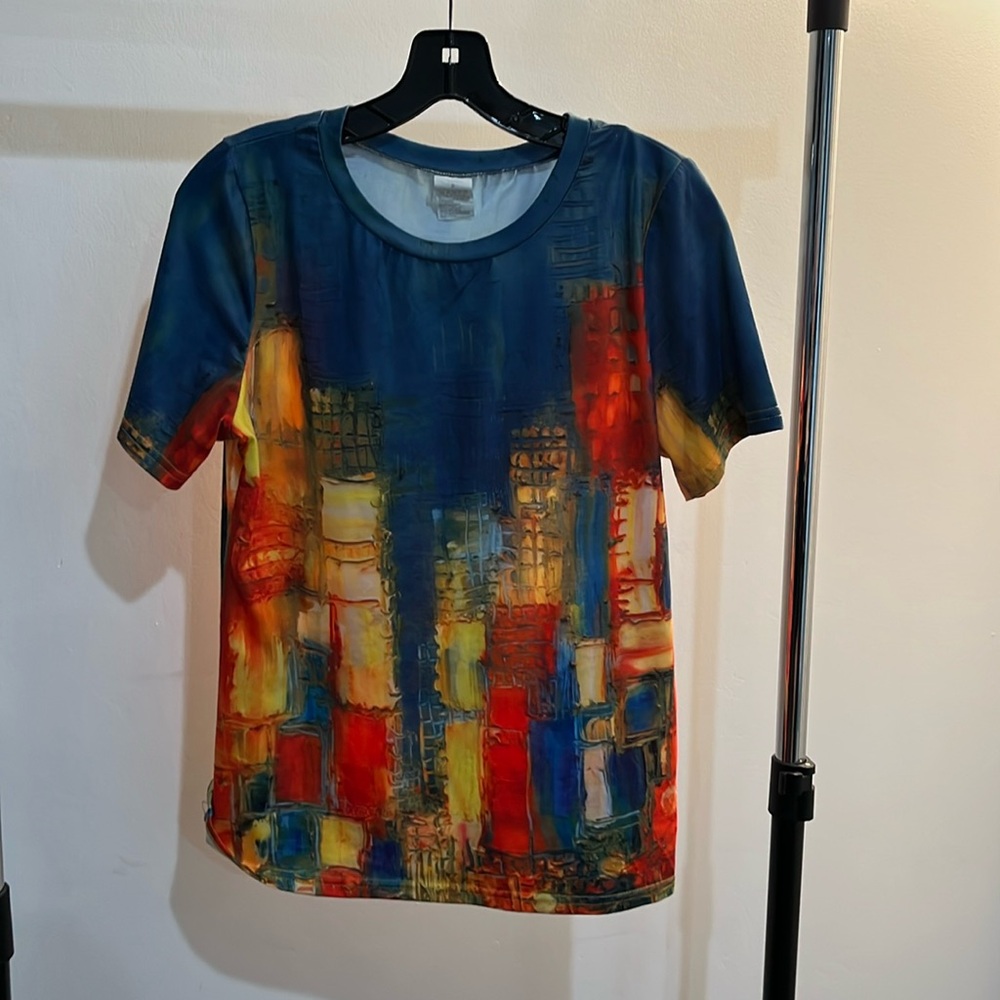 Polyester blend T-shirt size small